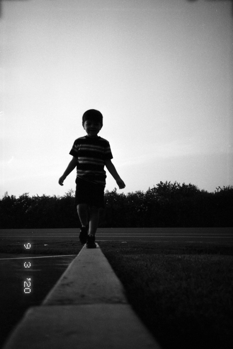 Thevictr's tweet photo. Hi everyone!

So because you are all awesome and show love and support, I want to give back. All you have to do is follow, tag  2 awesome humans and retweet this post! 
Example shots taken with camera 😊

GIVEAWAY!!!
📷Minolta Freedom Zoom 150 
🎞️ A roll of Fuji 200 
 
Ends 9/12 https://t.co/EiNMERPYxj