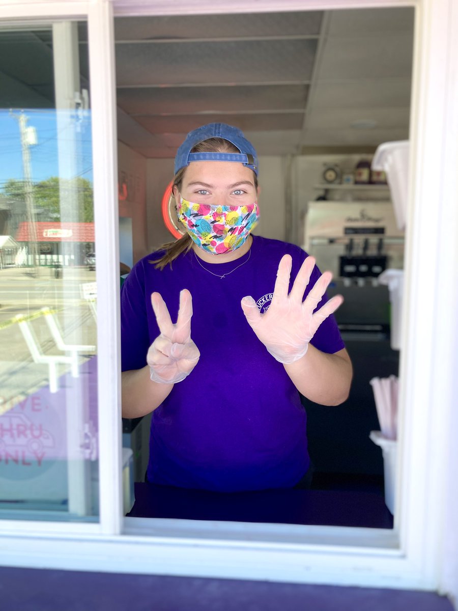 1 WEEK. 7 DAYS. However you think about it, that’s how much time you have to get your Whippy Dip fix before we close for the winter! Stop by today 2-9pm in our drive-thru only 🚗😋👋