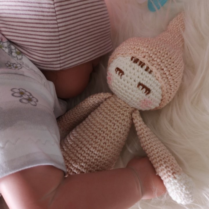 DeliaEckerlein's tweet photo. Schlaf, Kindlein, schlaf 👶🌙
Gehäkelte Schlafpuppe
Sleeping doll for your only little one #crochetpattern 
#haekeln #crochet #amigurumi #babytoys
https://t.co/StJrXmbkId https://t.co/aRyvrc8P58