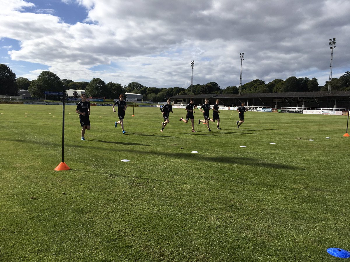 ECFCacademy's tweet photo. U18 Pre-season fitness testing got underway at Borough Briggs this afternoon. Very impressive results despite the long break. This testing highlights the current level of fitness of the players, which then allows for setting goals and structuring training. #PreSeason20 https://t.co/WNhxV3lkwE
