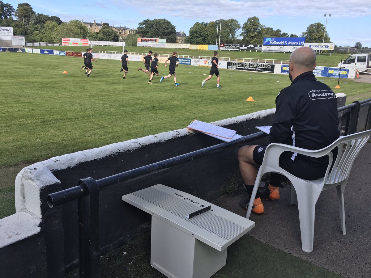ECFCacademy's tweet photo. U18 Pre-season fitness testing got underway at Borough Briggs this afternoon. Very impressive results despite the long break. This testing highlights the current level of fitness of the players, which then allows for setting goals and structuring training. #PreSeason20 https://t.co/WNhxV3lkwE