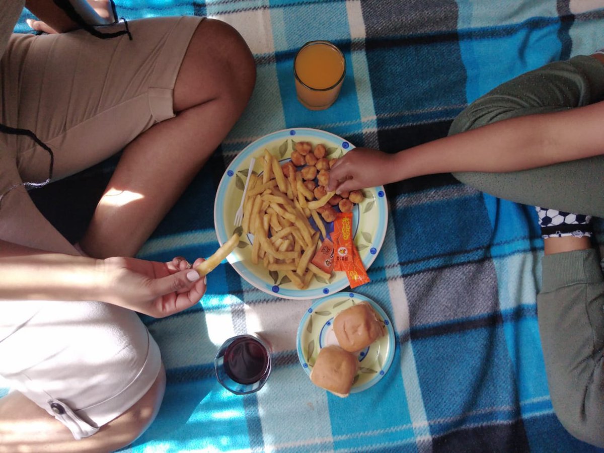 Malka911's tweet photo. Dinner snack with crispy chips anyone🍟? I ordered these amazing @McCainSA SureCrisp chips to share with my nephew. 
You know where there's food there's love😊. I like how crispy but still light they are. Let me not forget to mention the taste! Go Grab yours to share! https://t.co/9vTxFSKYkW