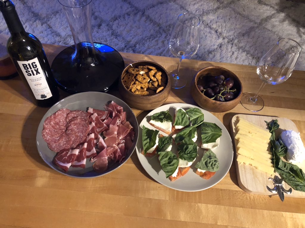 cullen_lilley's tweet image. Thank you, @HermelinMD! 
1)Cullen Lilley
2) Medical student, bioethics student, microbiologist
3) wellness: eating good food, making cocktails, exploring the world w/ my partner in crime
@EmilyHagen9 @Farzanarab @KMirza @farahrahman23