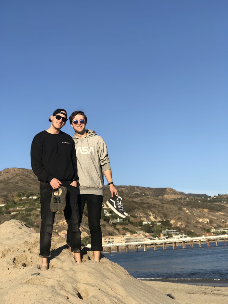 cullen_lilley's tweet image. Thank you, @HermelinMD! 
1)Cullen Lilley
2) Medical student, bioethics student, microbiologist
3) wellness: eating good food, making cocktails, exploring the world w/ my partner in crime
@EmilyHagen9 @Farzanarab @KMirza @farahrahman23