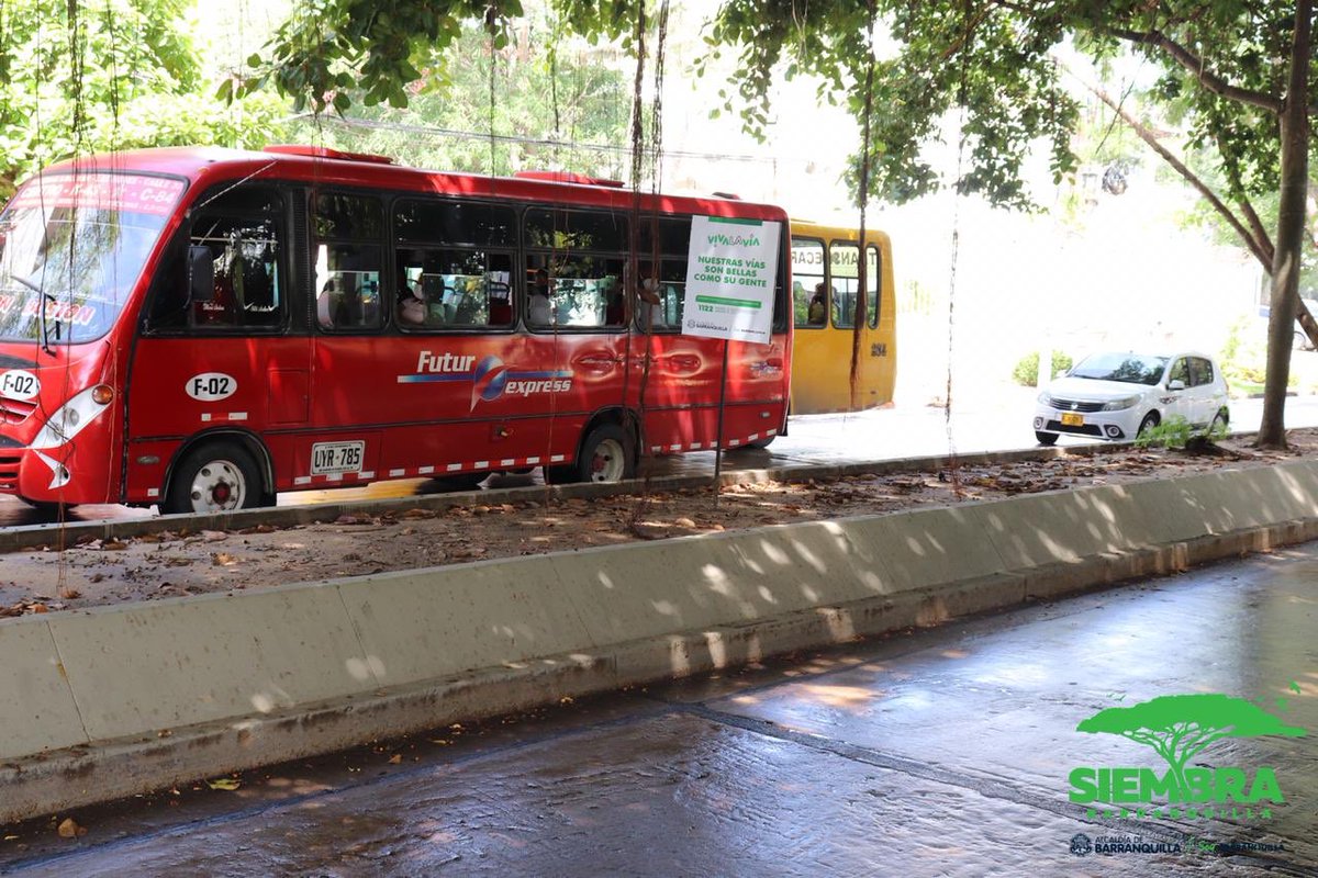 SiembraMas_'s tweet photo. 👷🏽‍♂️🌳| Desde este lunes, la @alcaldiabquilla junto al equipo @SiembraBaq y @ADI_BQUILLA retornarán con la recuperación de los bulevares de la ciudad.

👉🏾El primero será la Cra 58, donde se sembrará 2756 M2 de paisajismo y 956 de riego. Además del cuidado de los árboles de la zona. https://t.co/aYQi1W4y8s