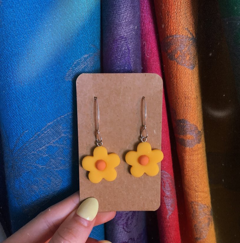 GROOVY EARRINGS UPDATE 🌼
Lots of different colors available in my shop, only $18 shipped! 

BlossomingResin.bigcartel.com