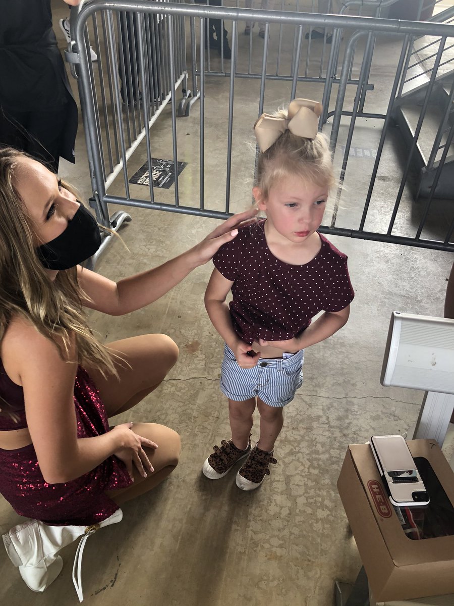 only1tommadden's tweet photo. I can’t tell you how sweet these two #TexasStateStrutters were to my granddaughter 😻 She gets scared when the cannon goes off so to cheer her up we went 👀 for @TXSTBoko at halftime & could only find these sweet ladies to put a smile back on her face😽 https://t.co/PXWGyCSipL