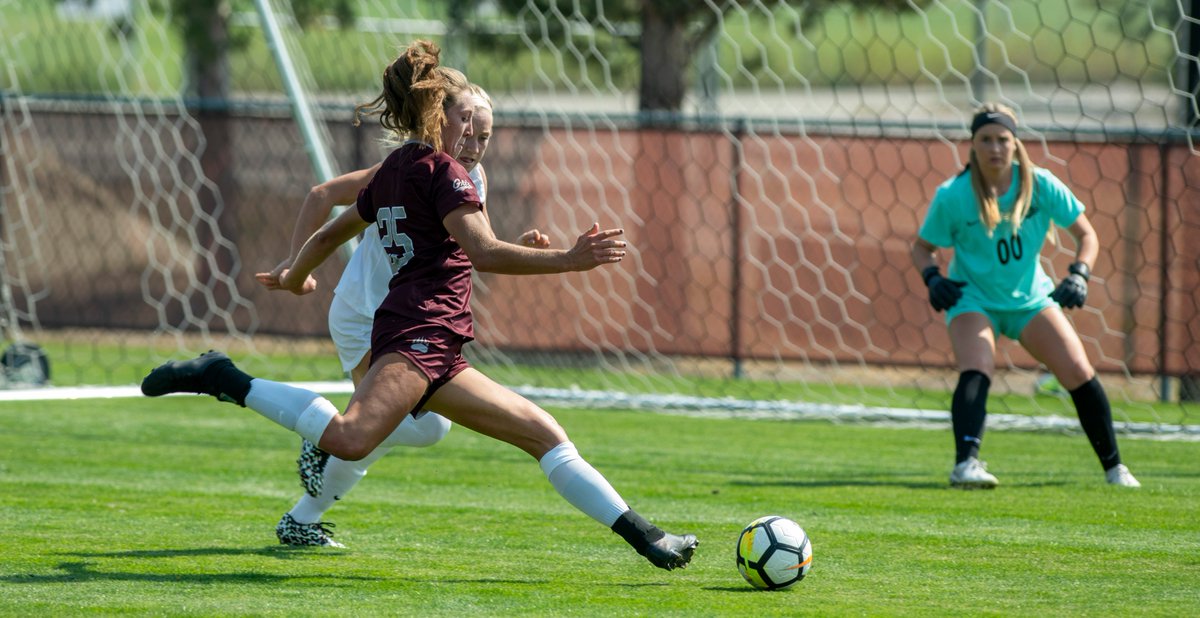 MontanaGrizSOC's tweet photo. Josie Windauer, the freshman, moments from testing Claire Howard, the fifth-year senior. The veteran won this round.

Full gallery to come ... https://t.co/SMwnpsnRYR
