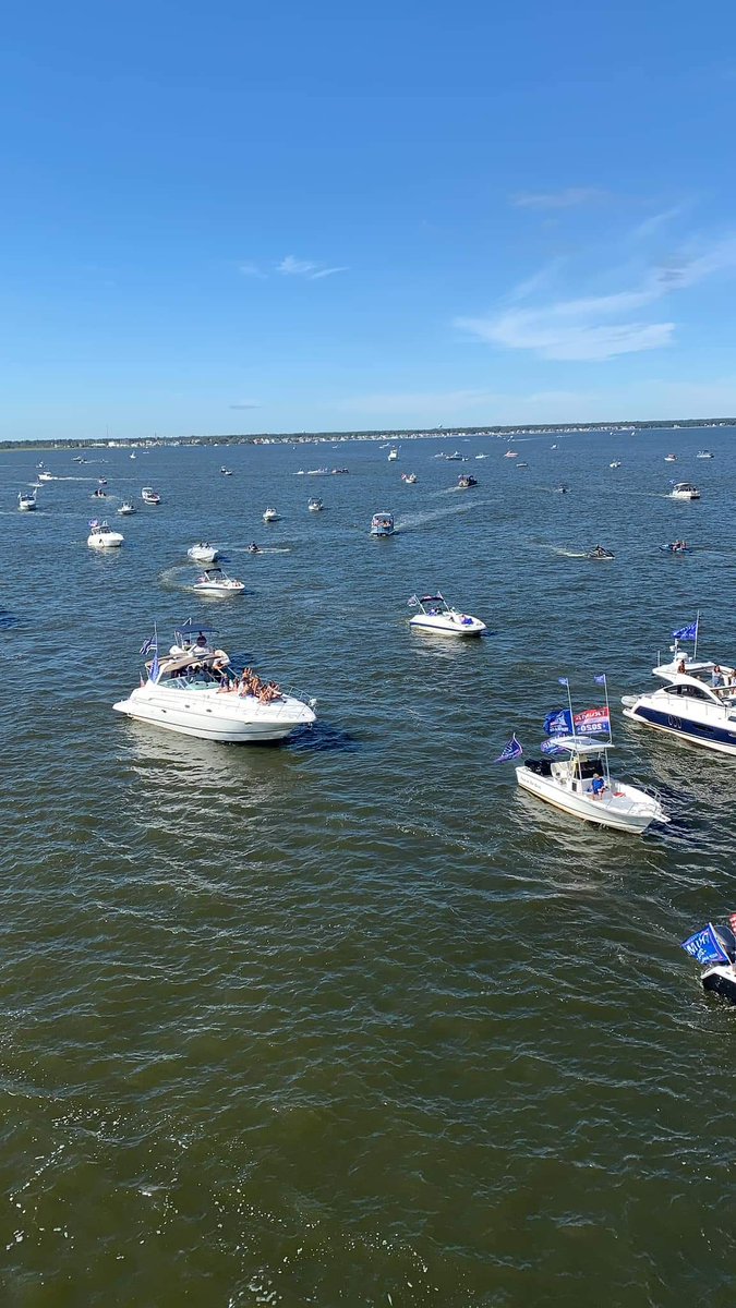 TBengivenga's tweet photo. #TrumpBoatParade in seaside park new jersey #Trump2020 #propolice #BackTheBlue #proveteran #FoxNews #asburyparkpress #seasidepark @realDonaldTrump #trumpybear @realTrumpyBear_ https://t.co/wnnrpHsC72