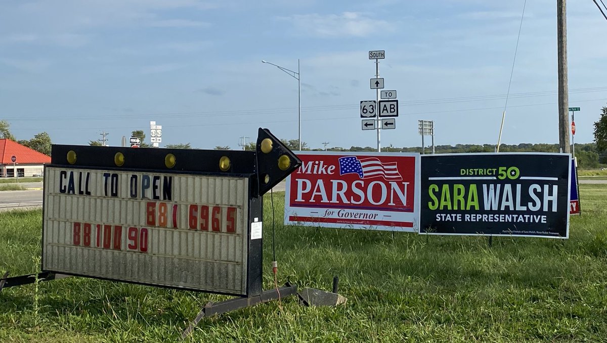 SaraForMissouri's tweet photo. Enjoyed visiting today with Bob Gerau, of Bob’s Fireworks 🧨, one of our small business owners in Southern Boone in #District50. #WorkHard #DreamBig #SupportOurLocalBusinesses #ShopLocal 🇺🇸🇺🇸🇺🇸 https://t.co/h8JwWFca1Q