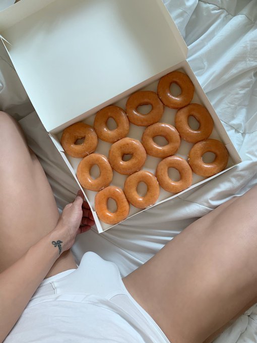 2 pic. Cheat day ??? https://t.co/PJG4JCSKHg