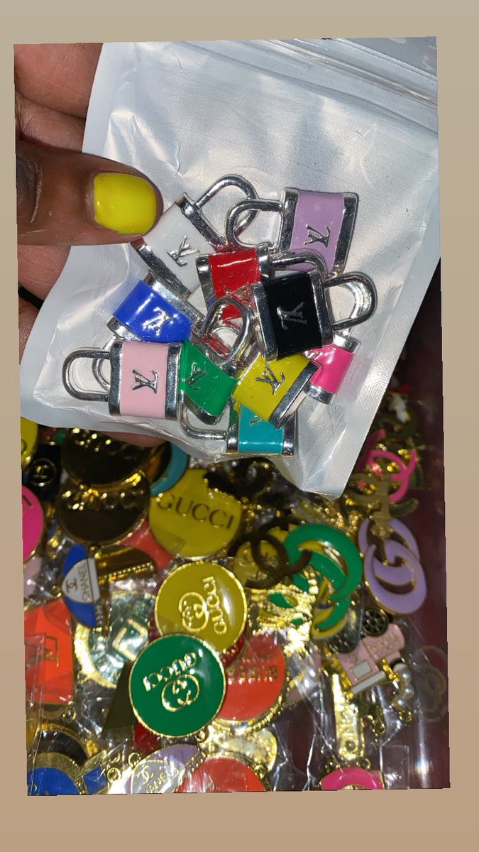 mysiscloset215's tweet photo. New charms are in ladies!! Add some bling to your charm bracelets 💎 #wholesalecharmsvendor #designercharms #designercharmsvendor #designerbangles #boujieonabudget #designercharmswholesale #blackownedbusiness #atlcharms https://t.co/9yiblwRQq1