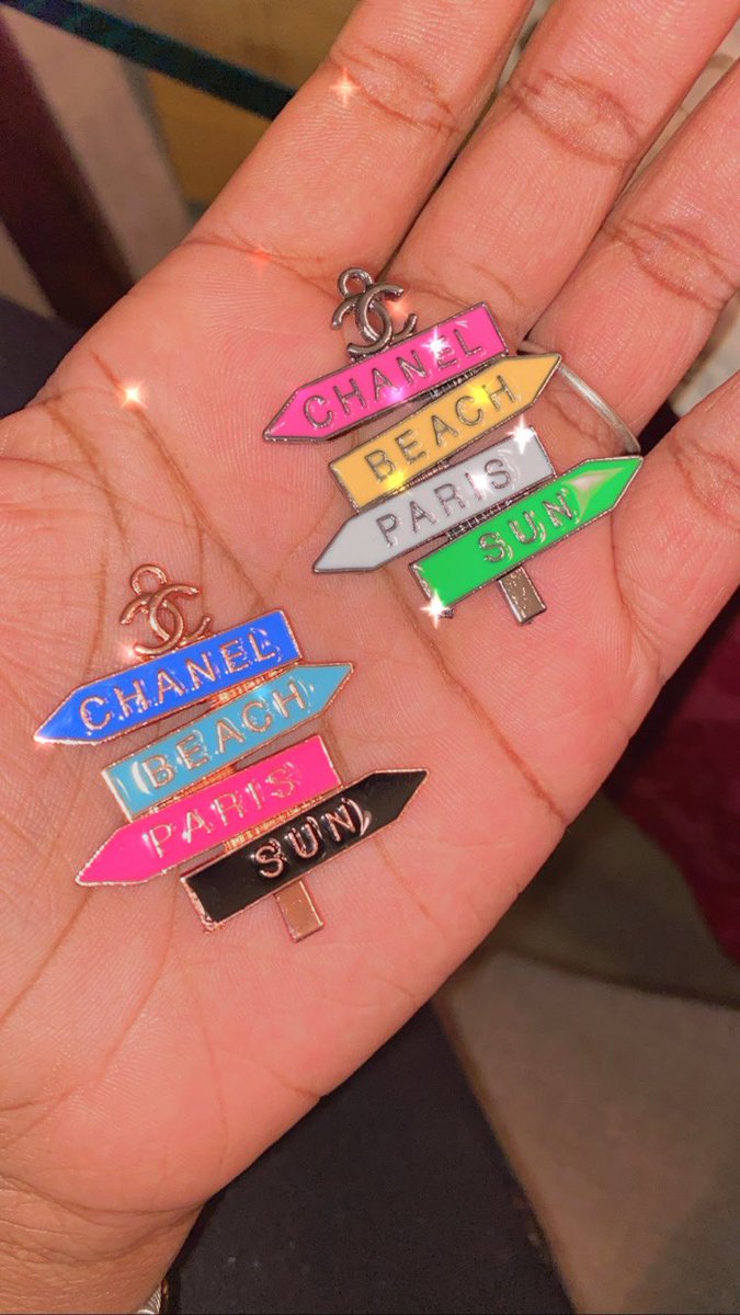 mysiscloset215's tweet photo. New charms are in ladies!! Add some bling to your charm bracelets 💎 #wholesalecharmsvendor #designercharms #designercharmsvendor #designerbangles #boujieonabudget #designercharmswholesale #blackownedbusiness #atlcharms https://t.co/9yiblwRQq1