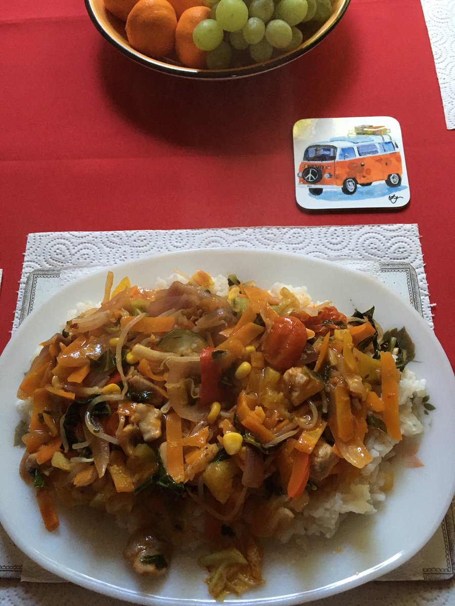 Jan_Lentzos's tweet photo. With the leftover meat from my Chicken Tray Bake π
Barry cooked a delicious Chilli Chicken & Garlic #StirFry π
With Mediterranean Vegetables π And served it with Boiled Rice π
π¨πΌβπ³ππ§πΆ π₯ π π₯’
#Chicken #Chilli #Garlic #RootGinger #StirFryVeg #MediterraneanVegetables #Rice π https://t.co/z2X07L2DFQ