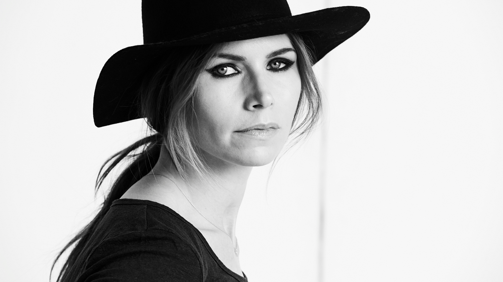 Happy birthday Nina Persson of The Cardigans! 