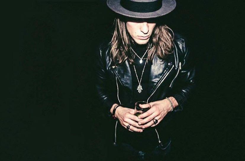 Mood of Mind welcomes 'Klynk' aka Mads Bladtkramer with the beautiful and hypnotic 'Siik EP'. Hailing from the creative city of Copenhagen, Klynk impresses with a sound that feels far and wide, yet unique and personal. Out on all platforms tomorrow!