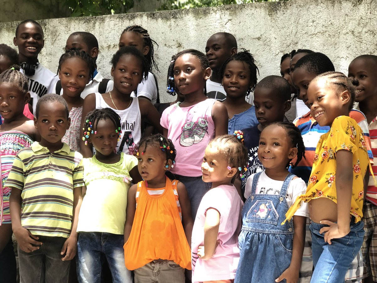 LoveF0219's tweet photo. "Yon timoun bezwen pouw RENMEN L, pouw KORIJE L, pouw ANKOURAJE L, pou BOUSTE L, men avan tou li bezwen pouw KONPRANN li."
#NouEdeYoJanNouKapab
#TimounYoSeEspwaDemen
#TimounYoMeriteAnkadreman
#HHOAF https://t.co/unY8HXXCLD