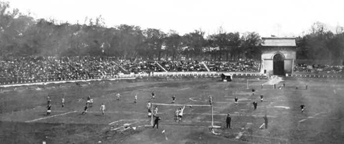 C’est ainsi qu’en 1947, l’Inter Milan voit le San Siro lui ouvrir ses portes grâce au rattachement du stade à la ville de Milan..Jusqu’ici, les interistes évoluaient à l’Arena Civica, stade principal de la ville pouvant accueillir jusqu’à 40 000 personnes..