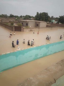 AhmedBinsalem's tweet photo. حسب أحدث تقارير نشرات الأخبار، أن كارثة الفيضانات في #السودان دمرت عشرات الألاف من المنازل في أكثر من 16 ولاية، وهي حالة لم تمر على #السودان منذ أكثر من 100 عام.

الصور.. أبلغ من الكلام.

 #من_قلبي_سلام_للخرطوم https://t.co/VvTXER7hcE