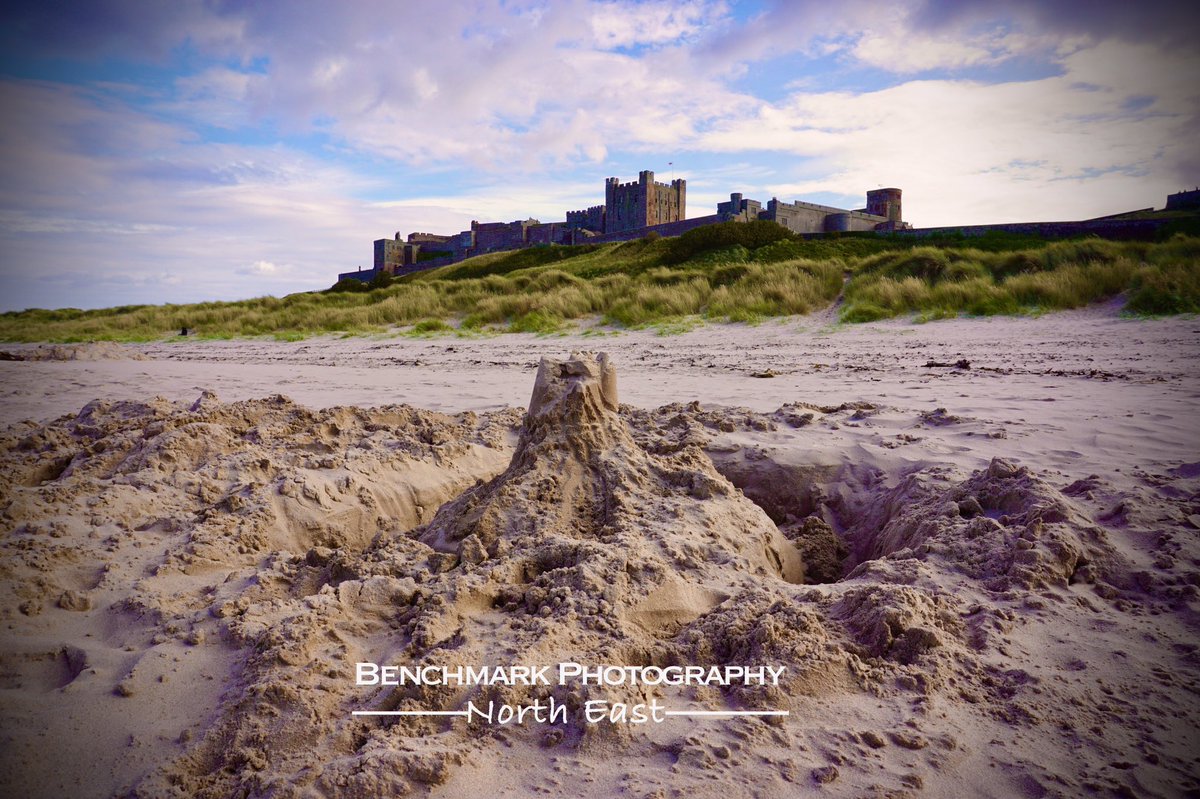 Two castles for the price of one! 

#your_northeastuk #northumberlandpics #ukpotd #ne_togs #northumberland_pics #ig_northeast #ig_northumberland #bamburghcastle #bamburgh #photooftheday #ThePhotoHour #visitnorthumberland #visitnortheast