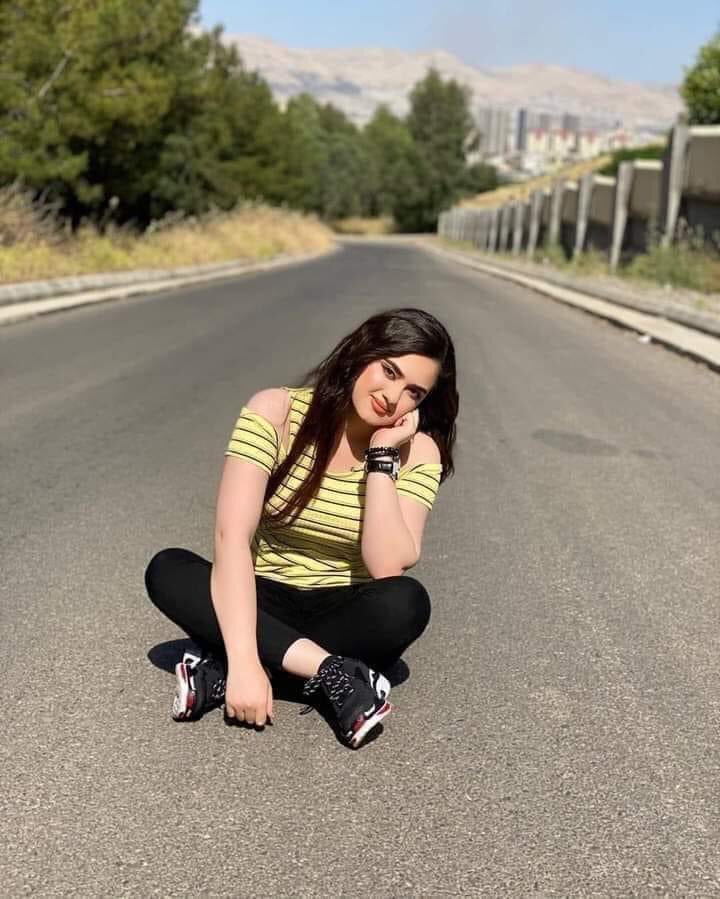 ضايجه مال اكعد بالشارع وشكو🤦‍♀️🤦‍♀️

واحد يمشي هو ومرته أكله هيه هاي👌🏻👌🏻👌🏻

الي عفتني علمودها😂🤣😂
وخليهم يتعاركون 😜شويه خباثه
😜😏