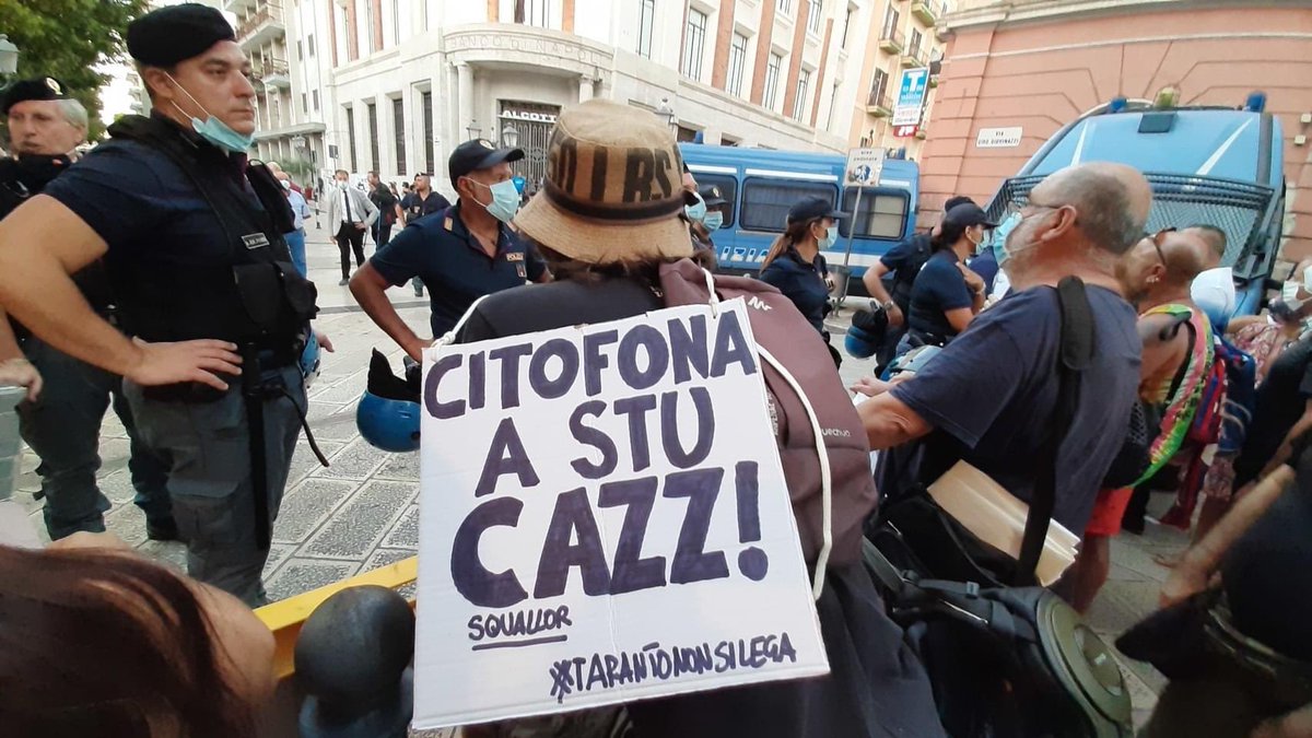 dukana2's tweet photo. #Accoglienza a #Taranto per #Salvini 👇😂😂😂😂😂😂😂😂😂😂😂😂😂😂😂 https://t.co/mhRZczq92z