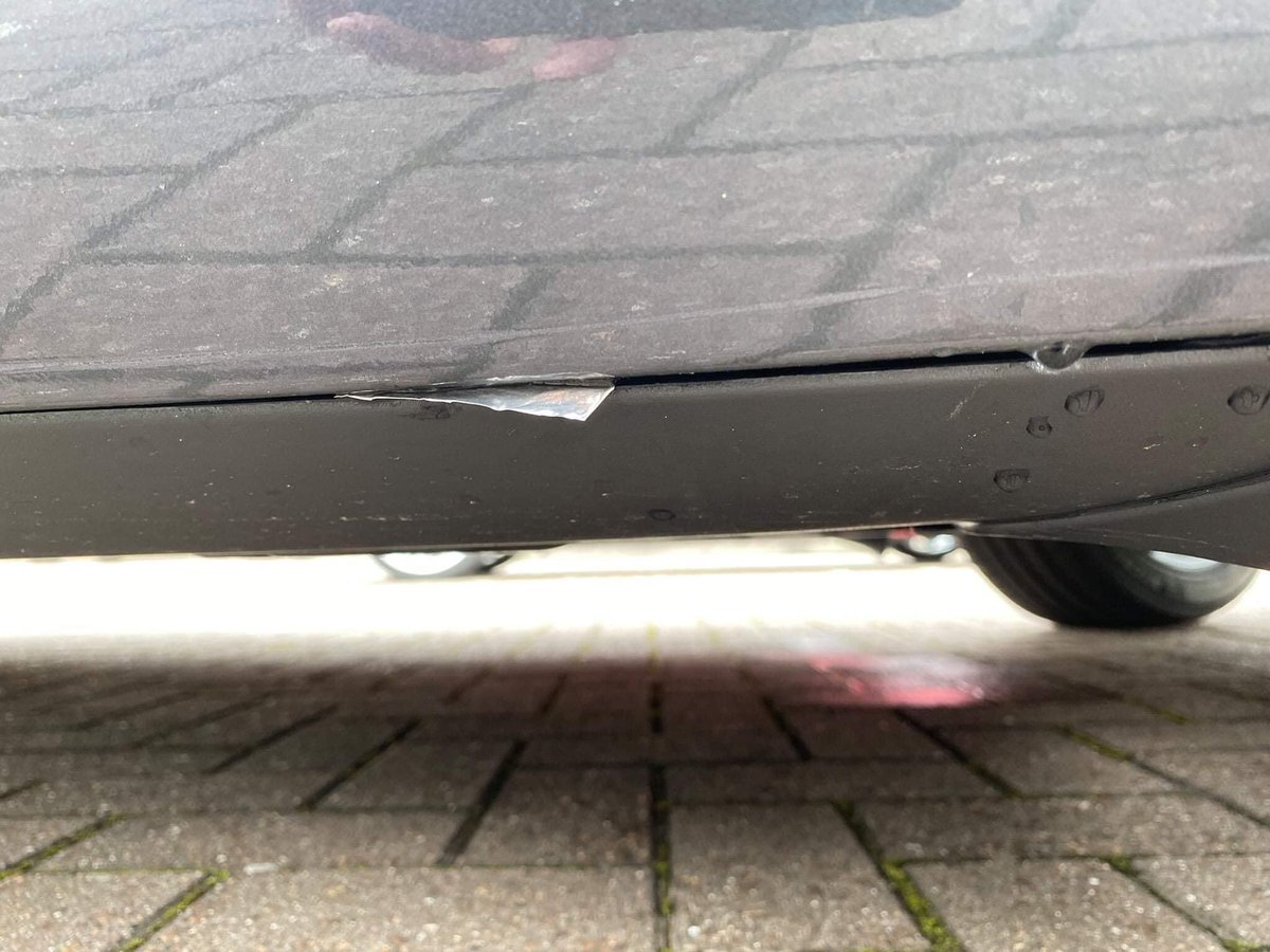 DavidBadcock1's tweet photo. @elonmusk is this an acceptable way to deliver a new car to a customer?  You're NO LONGER a new company&amp;you produce >5000 cars/week.Less time spent on silly car games&amp;more time spent on quality control is needed NOW. @FullyChargedShw #Tesla @ITVTonight @GinnyBuckley @ITV @Tesla https://t.co/X8Ck2OU5Or