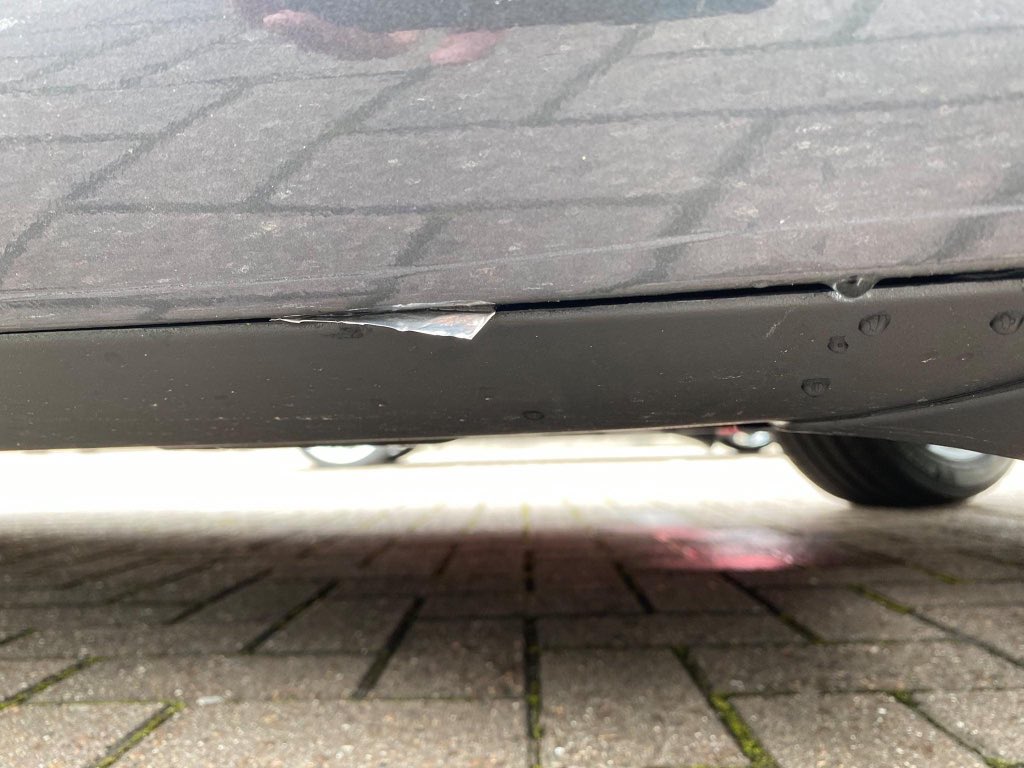 post2gary's tweet photo. @elonmusk is this an acceptable way to deliver a new car to a customer?  You are NO LONGER a new company &amp; you produce >5000 cars/week @Tesla https://t.co/TmKuBlgUk1