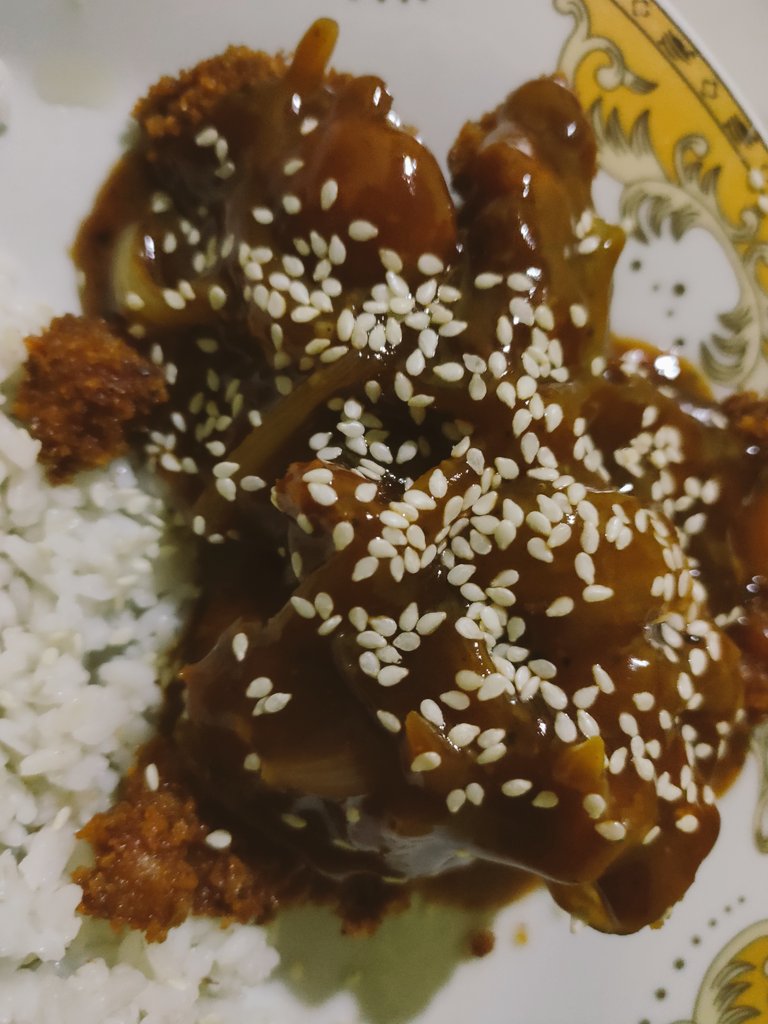 Maafkan aku yaallah makan jam segini🥺