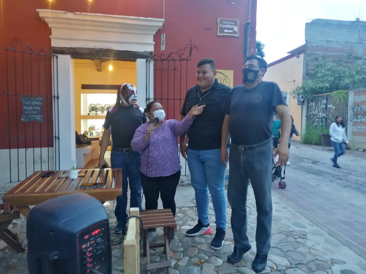 emisariodeath5's tweet photo. @alegarciamorlan Buen dia,fui hoy amiga legisladora la verdad delicioso el desayuno,ahora le recomiendo a Castizo café de barrio,en la calle de curtidurias #121 esquina aldama del barrio de Jalatlaco,apoyemos la economía local,ayudando a nuestros amigos pequeños empresarios #SVPPB #OaxacaHermoso https://t.co/wfXNxYJ7TL