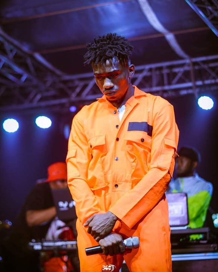 TrustMic1's tweet photo. @drbarzhimself meet Dr Barz the first guy dat tell you how to move in PHCITY and he said never tell guy Wida... #Nigeria #hiphop #rapmic #rapper https://t.co/hC6HK4OUEF