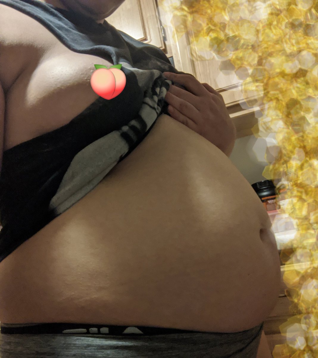 hungrybutch's tweet photo. from a couple days ago and man, i was absolutely Stuffed with chipotle and mass gainer shake π©π₯΄
#weightgain #gainer #bellykink #stuffingkink #gettingfatter #queerfeedee #lesbianfeedee #feedism #bellybuttonkink https://t.co/7UnOWmUm3Q