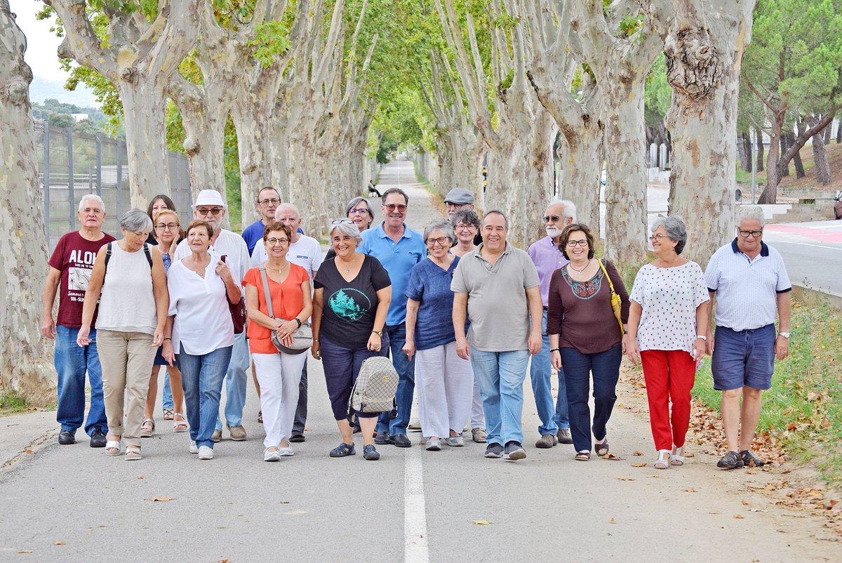 el9nou_vor's tweet photo. 📰 #TITULARS 👉 Uns 80 veïns de #LliçadeVall projecten una cooperativa d'habitatge per a gent gran: "No volem acabar els nostres dies en una residència" 🗞 Més informació a @el9nou_vor de demà #dilluns al vostre #quiosc #llibreria i @bonpreuesclat del #VallèsOriental https://t.co/01gbmdEO0C