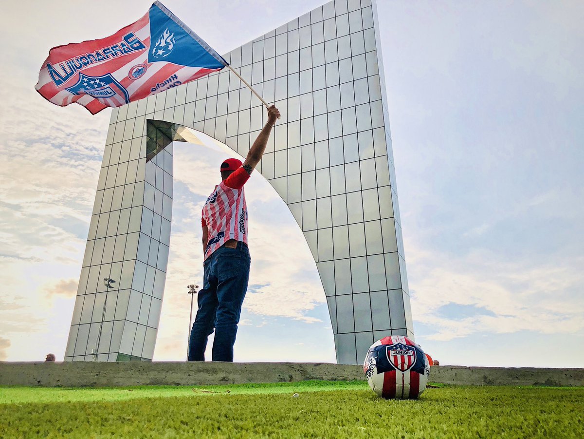 FabianBQuintero's tweet photo. Este monumento representa nuestra historia, gloria y esencia 🦈 #VentanaDeCampeones
@VentanaDeCamp_ @ChrisDaes @FunTecnoglass https://t.co/a0MrnyrIgU