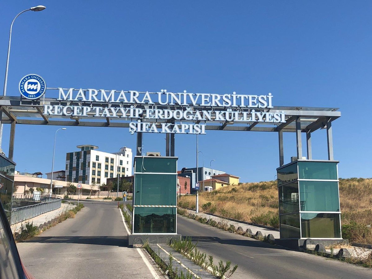 GokceGokcen_'s tweet photo. Her yere ben, ben, ben. Her yere benim istediğim isimler, her şeye ben karar veririm. Her şeyi ben kontrol ederim. Sıktı artık.

Olmuyor, tutmuyor, tutmayacak. Öğrenciler söylüyor, #MarmaraKülliyeOlmayacak https://t.co/KAGReZCUx4