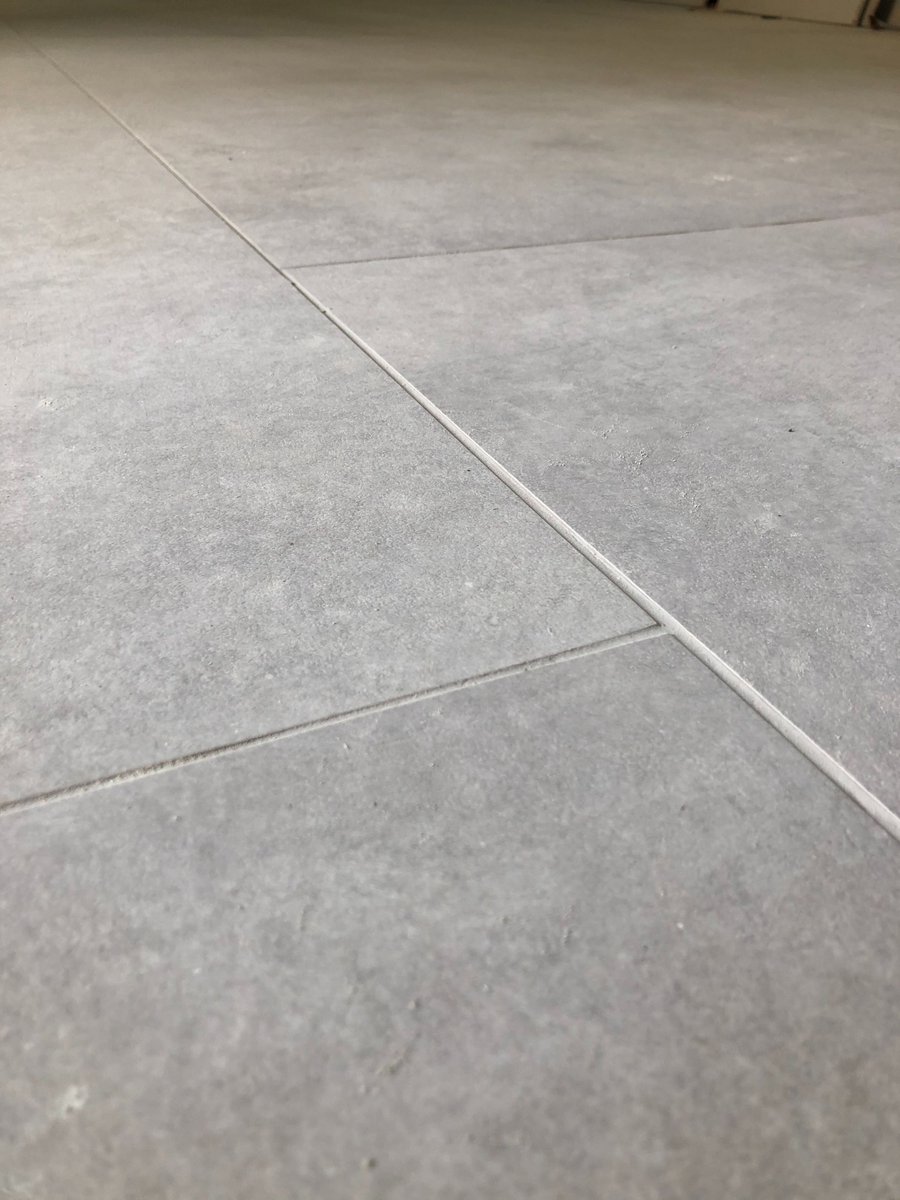 _spacesbydesign's tweet photo. We’re loving these new large format #porcelaintiles, #LouvrePerla, which are one of many new tiles to be launched by #CaPietra. We’re also very excited to be the first in the #UK to have them.  Exciting to start seeing it all coming together. https://t.co/SRtE5w8oNO