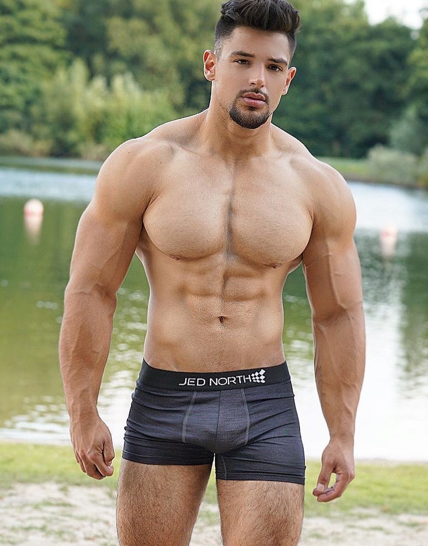 EhQI9FaXkAIc8fO?format=jpg&name=medium