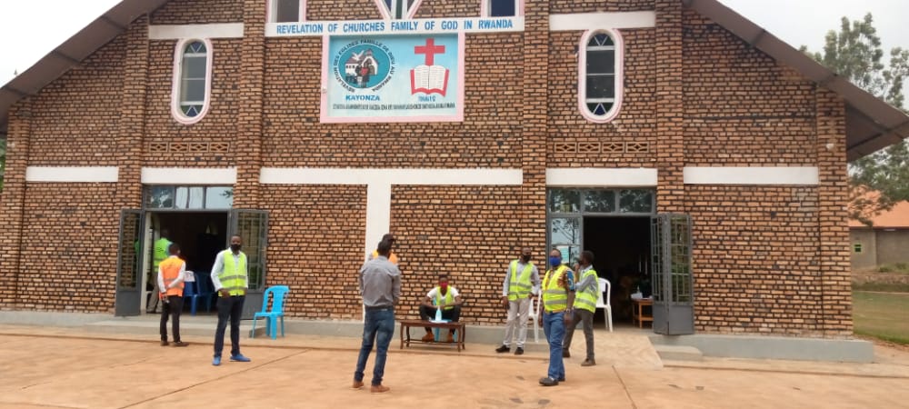 KayonzaRyvcp's tweet photo. Uyu munsi abakorerabushake @KayonzaRyvcp basuye bagenzi babo bakorera mu #Insengero zitandukanye hagamijwe kureba niba amabwiriza yo kwirinda #Covid19 yubahirizwa .
#Ubufatanye 

@RwandaLocalGov
@Rwandapolice
@KayonzaDistrict 
@jcmurenzi 
@AbdallahMurenzi 
@EricBayisenge https://t.co/IfaTH9jKnT