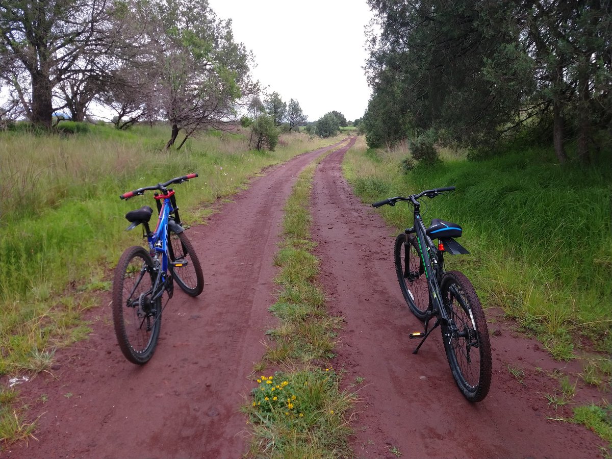 ArtiflxTlax's tweet photo. #FelizDomingoATodos amig@s #bykers
#Ruta #bici #montaña 🚴🏼‍♂️🚴🏼‍♂️
Disfrutando #vivir y mis #32k 
#diversion #aventura #naturaleza
#alternando #entrenamiento

#Tlaxcala 🇲🇽

@blackboxstar @amantes_cycling @CyclingEliteU23 @WeLoveCycling_ @ONLYGZUS @Chorry313Fi @gutierreznati https://t.co/5Ij6jCo3JV