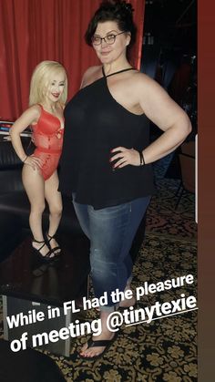 JoyceJulep's tweet photo. #AmazonAmanda and #TinyTexie 😍😍😍
#SizeTwitter #tallwoman #shortwoman #tallgirl #shortgitl #tallandshort #sizecomparison #sizefetish #amazon #giantess #theyrebothawesome https://t.co/6P3aSuDKLM