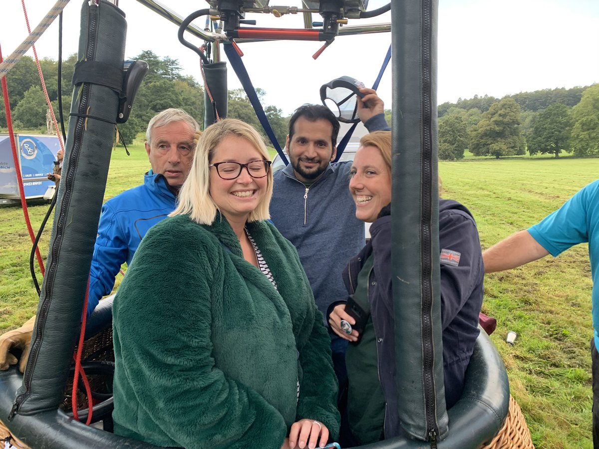 flyingenterp's tweet photo. Our @HardysWineUK Balloon this morning, flying key workers in thanks for their tireless efforts. 50 key workers took to the sky in 30 balloons - Thank you! 🌈 #HiddenHeroes #keyworkerballoonflight https://t.co/oufpNwjFc3