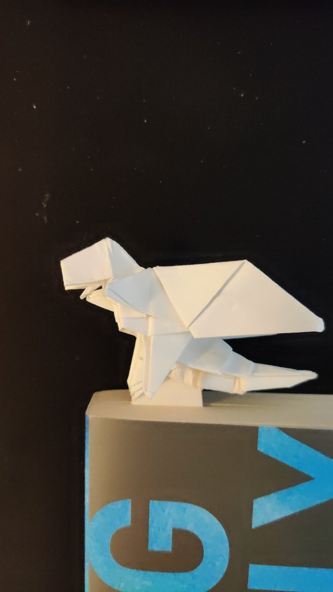 wykiloki's tweet photo. ドラゴンブックマークを作ってみた。折り紙がなかったから普通の紙で作って見たけど、さすがに少し厚い。でも初めてにしては良き、可愛い。

#jonakashima https://t.co/R47YfuoGUi