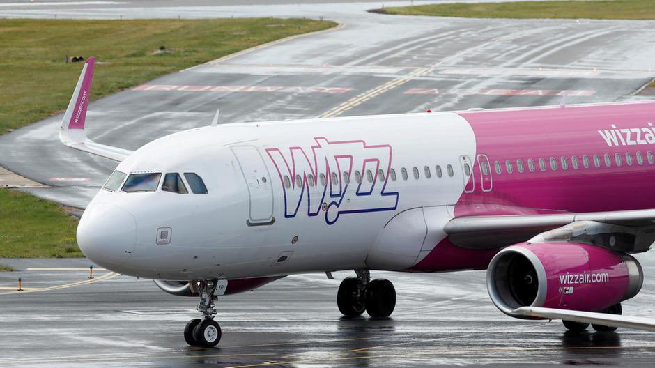 planesmatter's tweet photo. UAE start-up Wizz Air receives first Airbus A321 Neo #UAE #Wizz #Airbus #planesmatter https://t.co/ehnZV0z2om