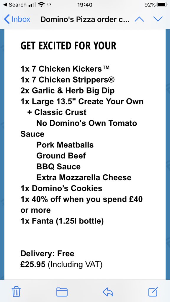 tracy1ellis's tweet photo. Never been so disappointed 👇extra cheese there is nothing :( just a manky burnt cold slice of crap ! And not answering phones what a surprise @Dominos_UK https://t.co/i68hettWSM