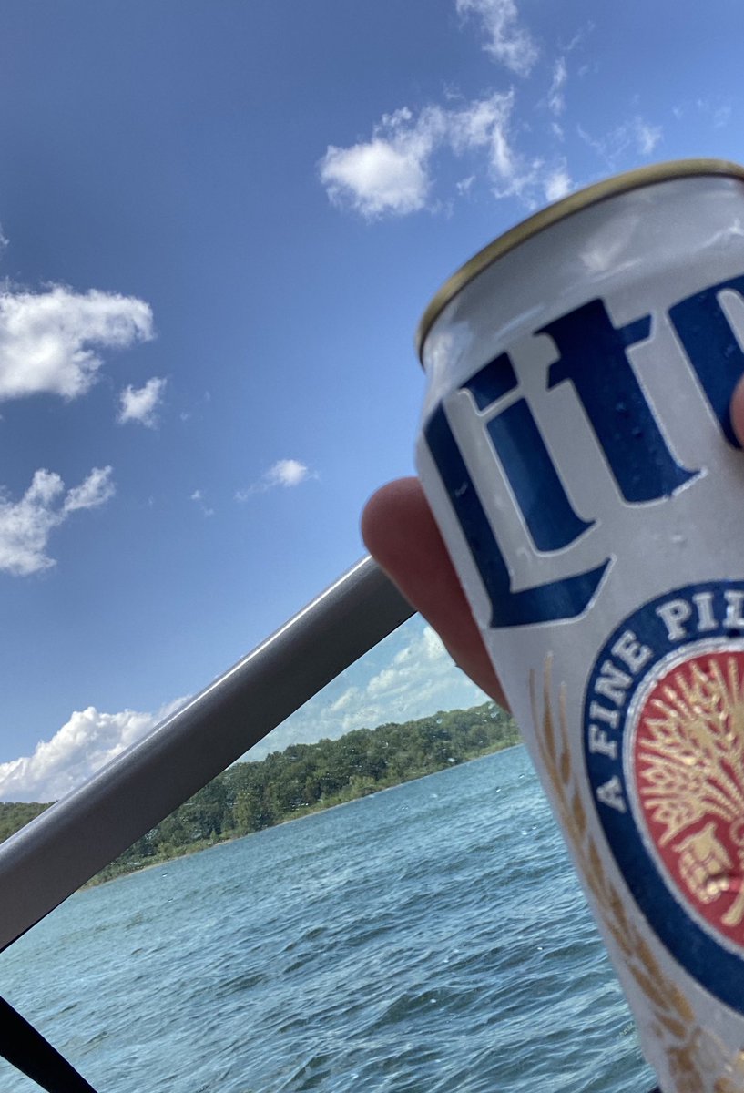 Josh_Patt_28's tweet photo. rate this beer view @barstoolcarl #letsgomitch https://t.co/VrgbbxYkpw
