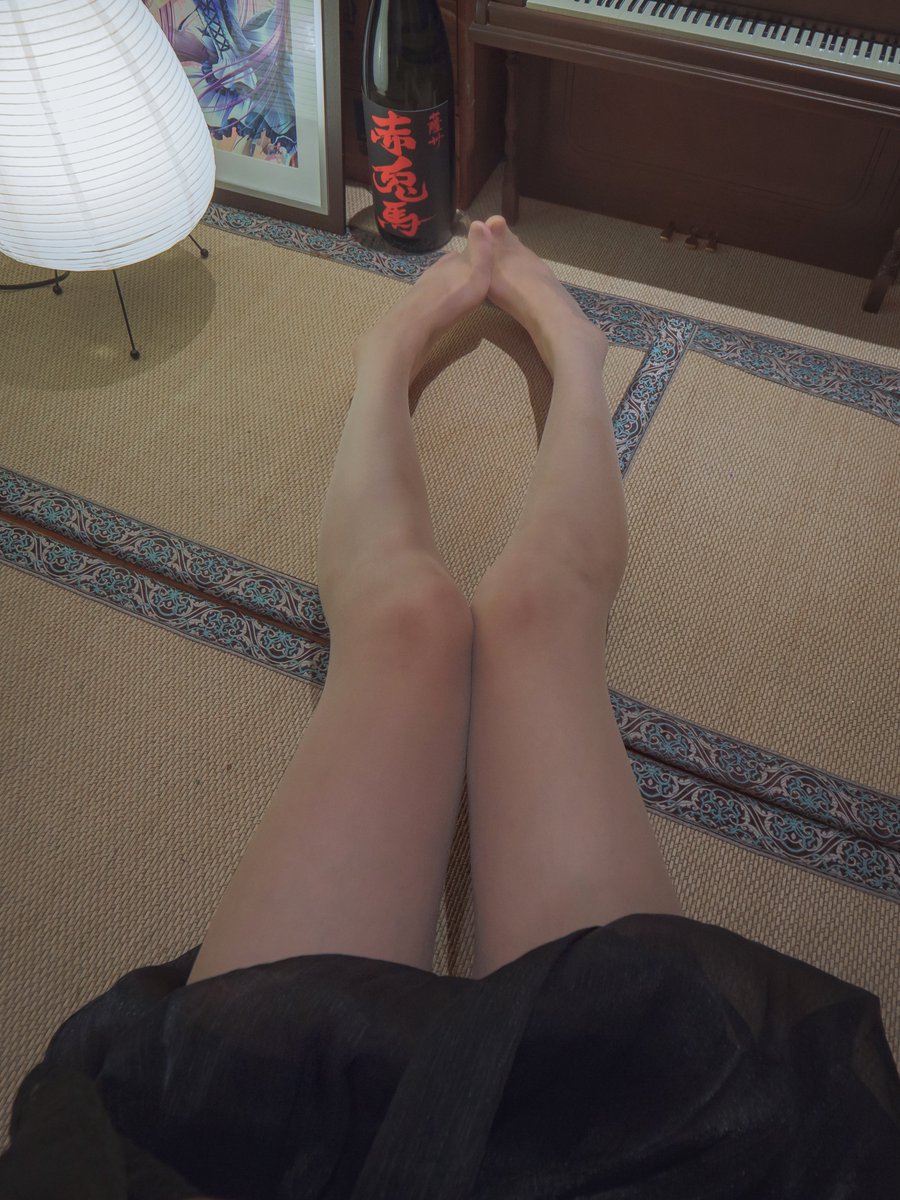 konohanarinrin's tweet photo. #長毛りんりん

这种自拍风格一看就非常琳琳，怎么能这么琳琳！袜子是来自新锐袜社・梦奇遇@Dream_QY的初恋砂色。

@dianhuji https://t.co/kuc5mZQY6k