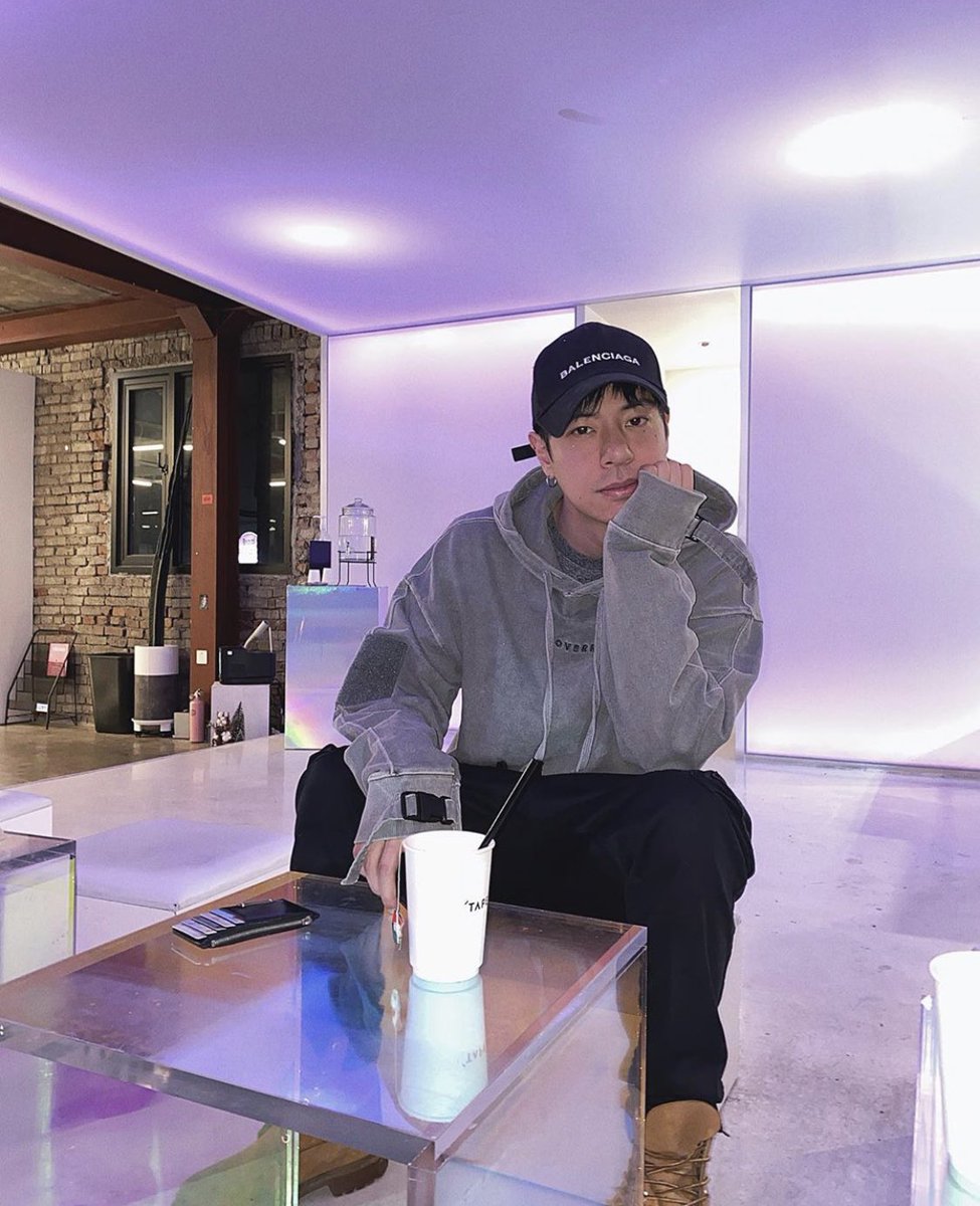 yjunT__T's tweet photo. &amp; happy birthday to @_imlxx , one of the coolest ppl to ever grace this planet. one of my role models T__T love u #HAPPYALEXDAY 🔥 https://t.co/W5vHVG8ebj