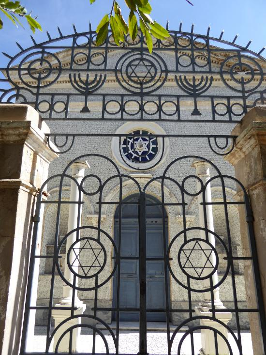 The Asmara Synagogue was built in 1906 by Yemini Jews in Asmara, Eritrea.Samuel Cohen is the only member of the community still in town and he looks after the synagogue and graveyard.