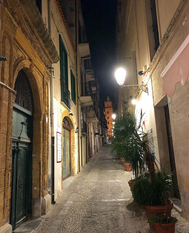 #Sicilia #Cefalù Via Mandralisca. ♥️