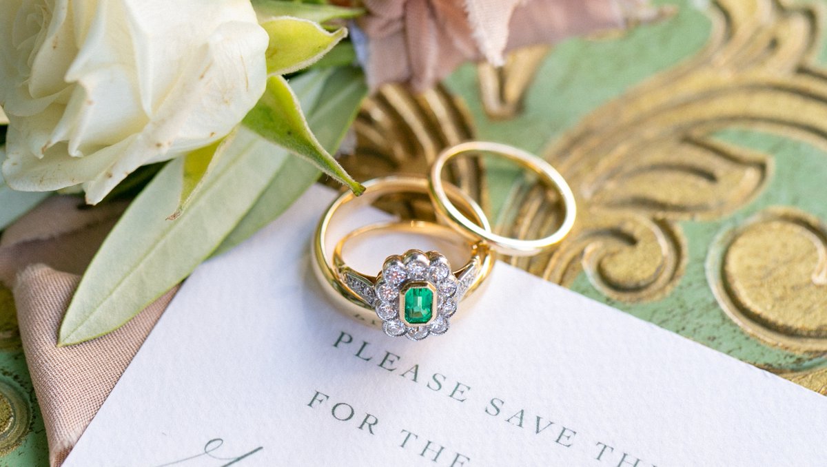 We love this green and gold colour scheme! 💚✨⁠
⁠
To view this Italian editorial wedding shoot in full visit - l8r.it/CKZN

Engagement ring model 81ED⁠ - l8r.it/UOON
⁠
Styled <a href="/officiallafete/">La Fete</a>⁠
Photography @annelimphoto⁠